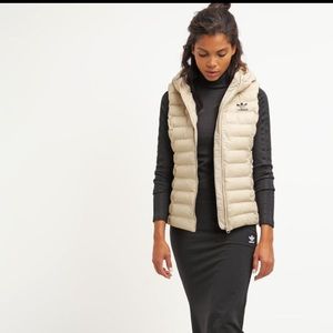Adidas - Slim Vest. Puffer. Hooded. Size M. Tan